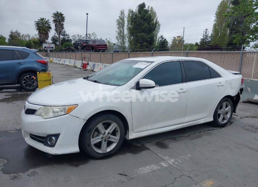 Photo 2 of 2013 Toyota Camry SE (VIN 4T1BF1FK8DU704849)