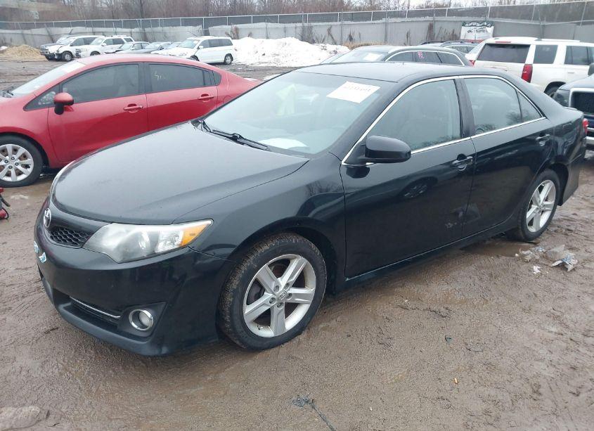Photo 2 of 2013 Toyota Camry SE (VIN 4T1BF1FK8DU710943)