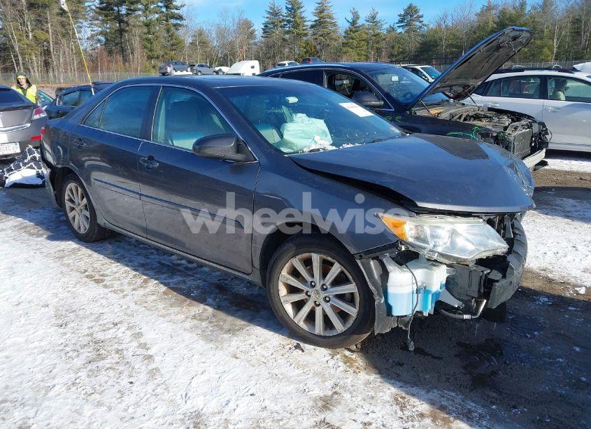 2013 Toyota Camry XLE (VIN 4T1BF1FK8DU717424) main photo