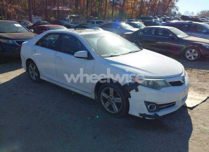 2013 Toyota Camry SE (VIN 4T1BF1FK8DU724390) main photo
