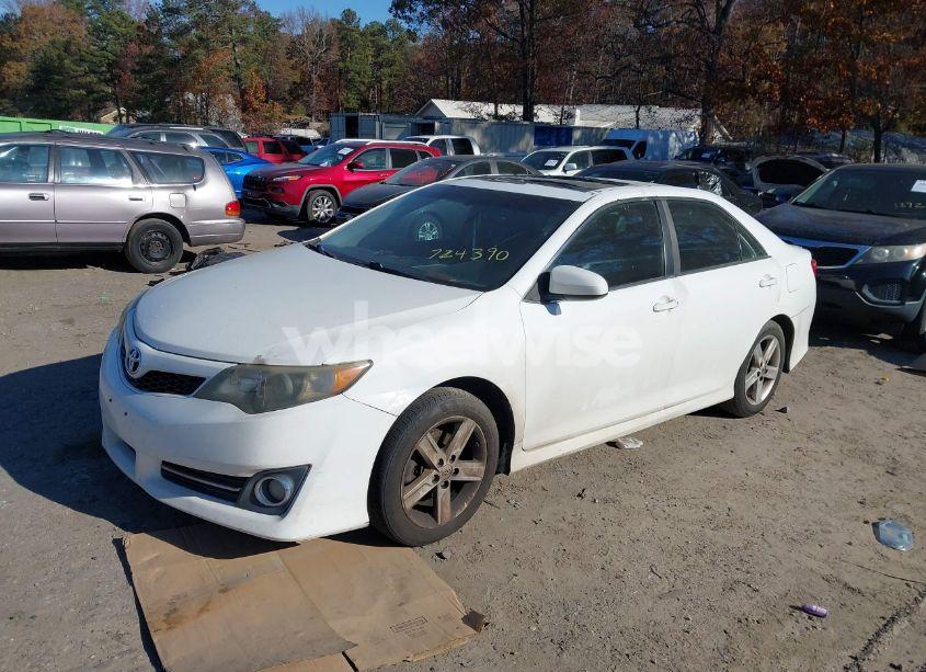 Photo 2 of 2013 Toyota Camry SE (VIN 4T1BF1FK8DU724390)