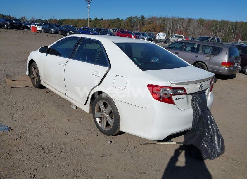 Photo 3 of 2013 Toyota Camry SE (VIN 4T1BF1FK8DU724390)