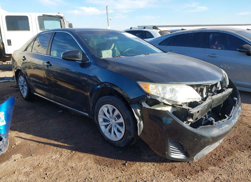 2014 Toyota Camry LE (VIN 4T1BF1FK8EU328297) main photo