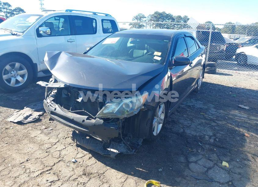 Photo 2 of 2014 Toyota Camry SE (VIN 4T1BF1FK8EU333936)