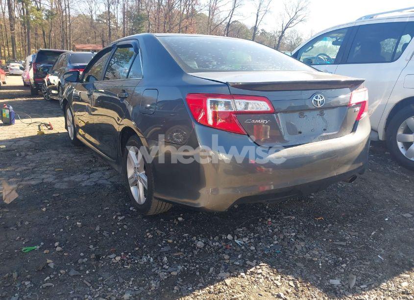 Photo 3 of 2014 Toyota Camry SE (VIN 4T1BF1FK8EU333936)