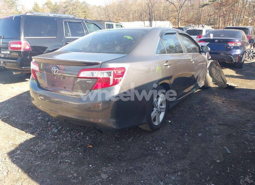 Photo 4 of 2014 Toyota Camry SE (VIN 4T1BF1FK8EU333936)