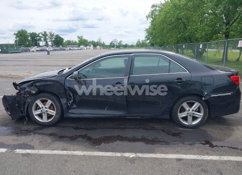 Photo 14 of 2014 Toyota Camry SE (VIN 4T1BF1FK8EU350896)