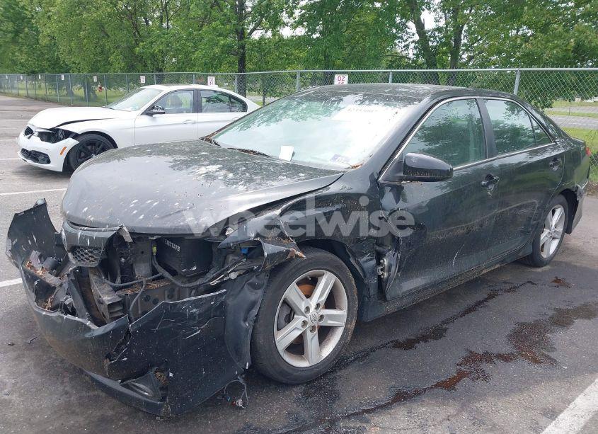 Photo 2 of 2014 Toyota Camry SE (VIN 4T1BF1FK8EU350896)