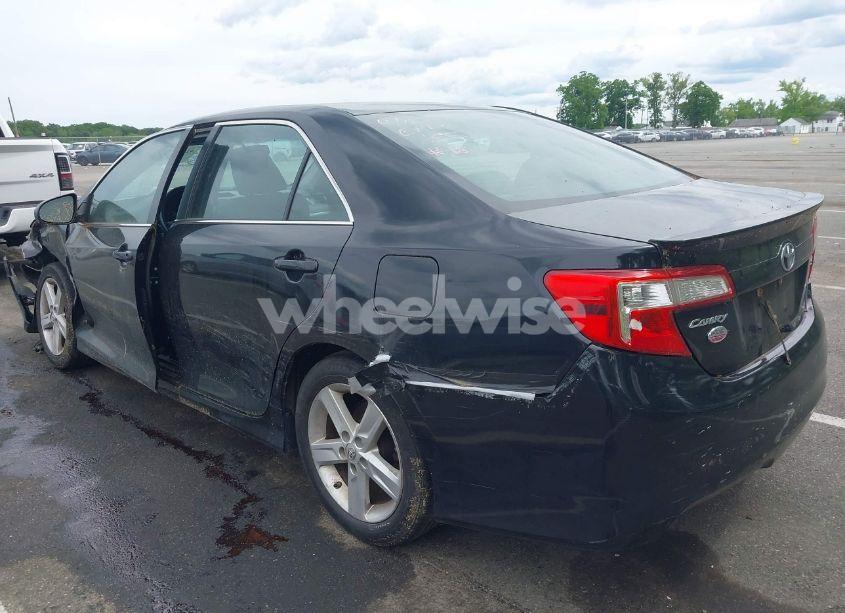 Photo 3 of 2014 Toyota Camry SE (VIN 4T1BF1FK8EU350896)