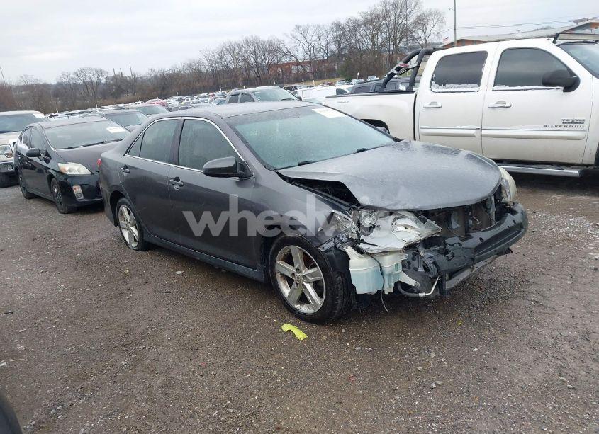 2014 Toyota Camry SE (VIN 4T1BF1FK8EU355435) main photo