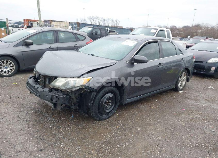 Photo 2 of 2014 Toyota Camry SE (VIN 4T1BF1FK8EU355435)