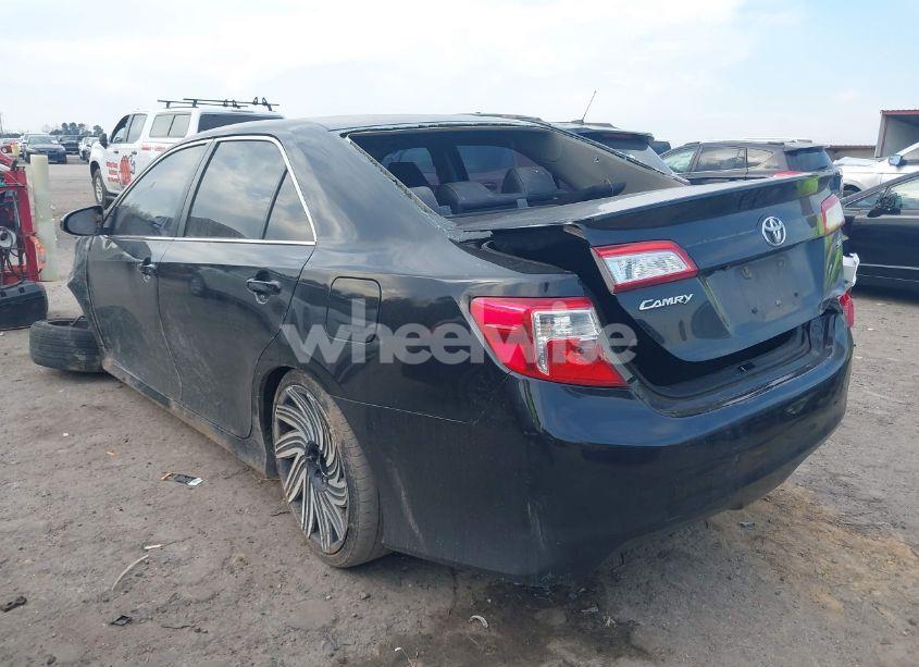 Photo 3 of 2014 Toyota Camry SE (VIN 4T1BF1FK8EU390038)