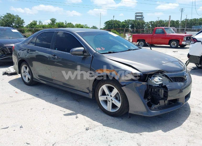 2014 Toyota Camry SE (VIN 4T1BF1FK8EU396728) main photo