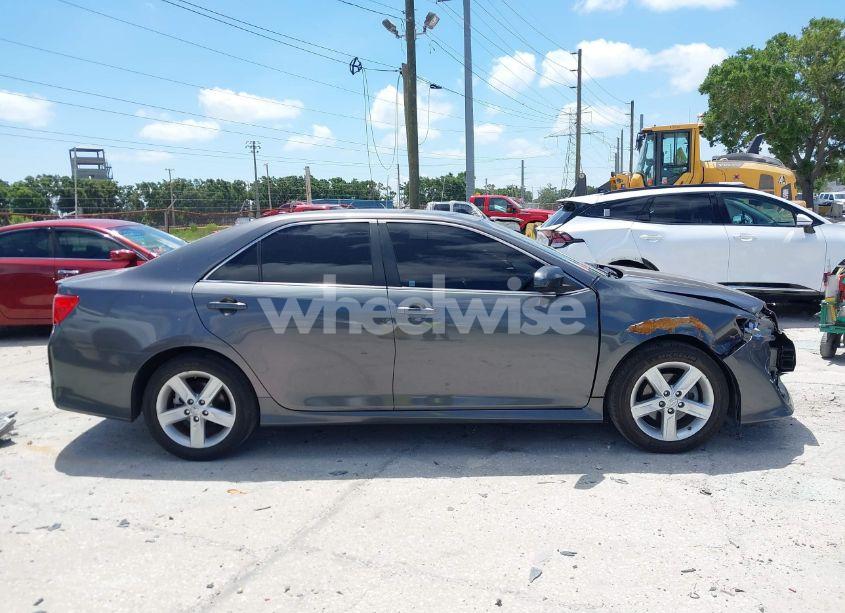 Photo 13 of 2014 Toyota Camry SE (VIN 4T1BF1FK8EU396728)