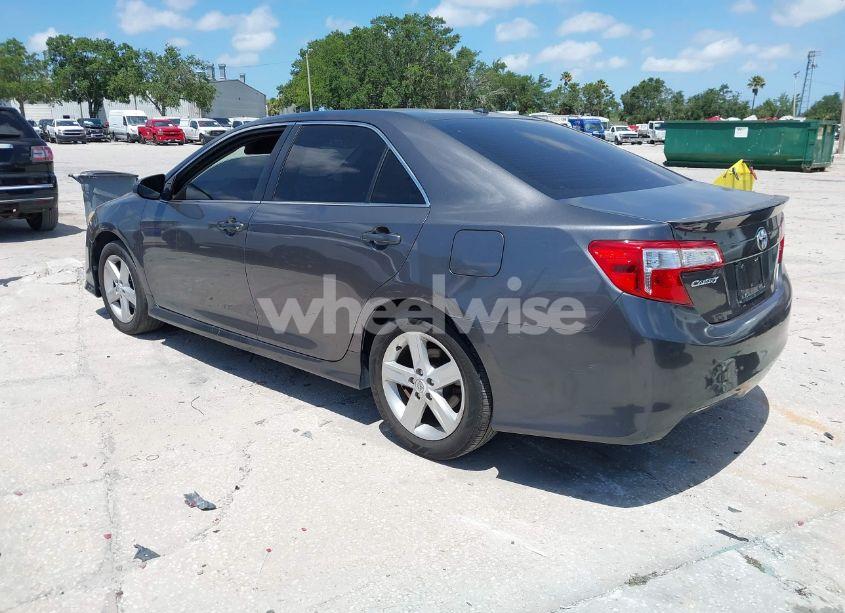 Photo 3 of 2014 Toyota Camry SE (VIN 4T1BF1FK8EU396728)