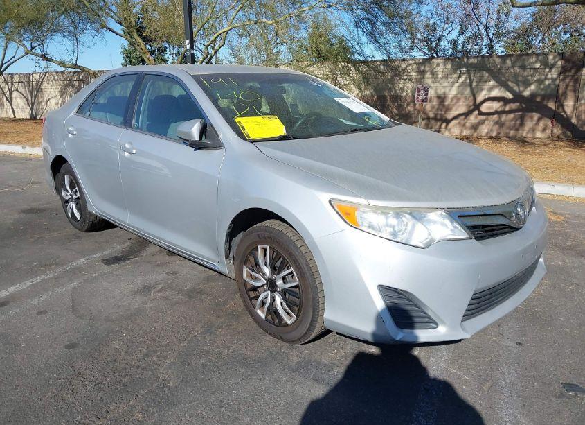 2014 Toyota Camry LE (VIN 4T1BF1FK8EU415858) main photo