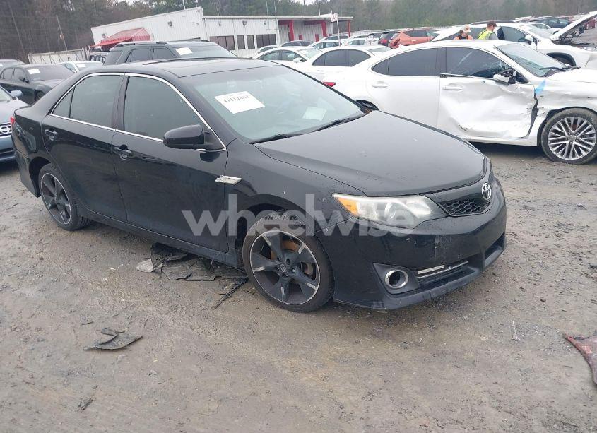 2014 Toyota Camry SE SPORT (VIN 4T1BF1FK8EU425077) main photo