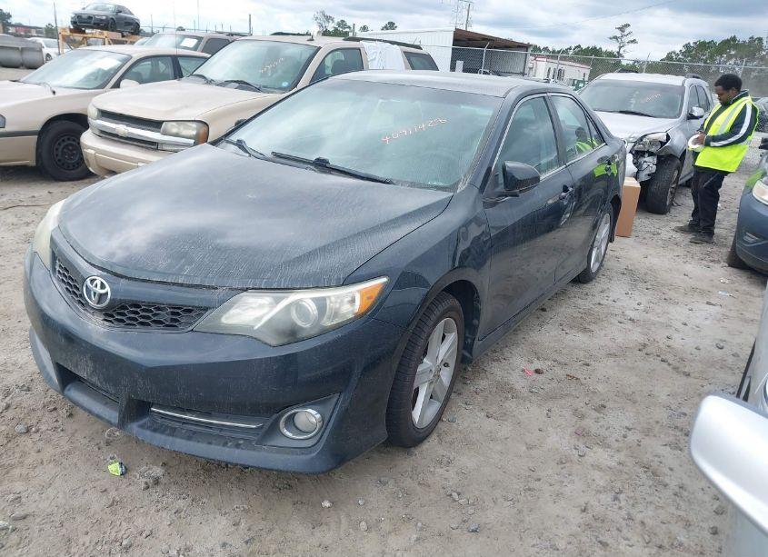Photo 2 of 2014 Toyota Camry SE (VIN 4T1BF1FK8EU430022)