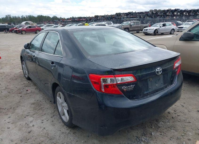 Photo 3 of 2014 Toyota Camry SE (VIN 4T1BF1FK8EU430022)