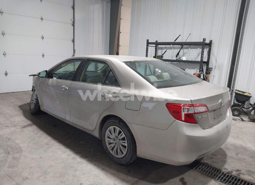 Photo 3 of 2014 Toyota Camry LE (VIN 4T1BF1FK8EU443630)
