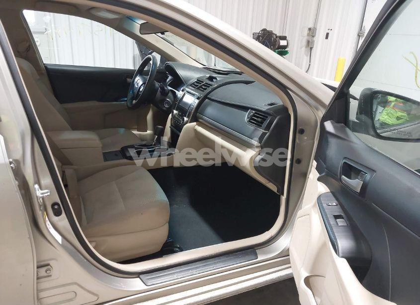 Photo 5 of 2014 Toyota Camry LE (VIN 4T1BF1FK8EU443630)