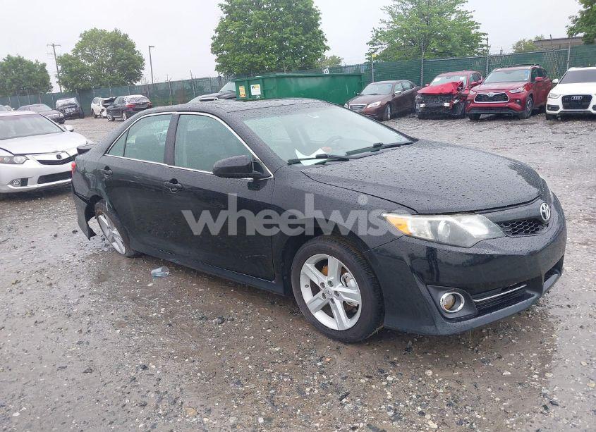 2014 Toyota Camry SE (VIN 4T1BF1FK8EU458127) main photo