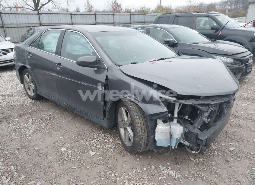 2014 Toyota Camry SE (VIN 4T1BF1FK8EU459486) main photo