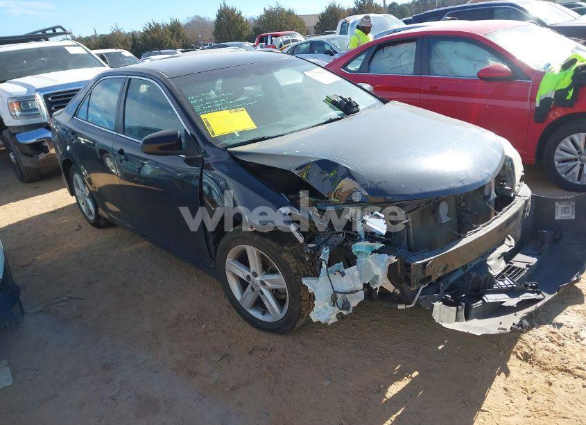 2014 Toyota Camry SE (VIN 4T1BF1FK8EU466549) main photo