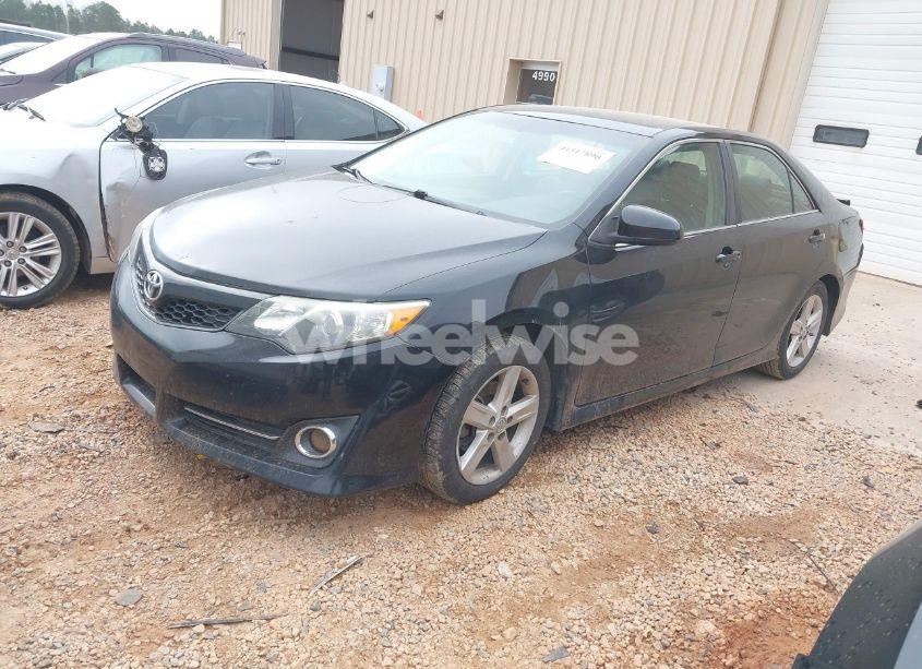Photo 2 of 2014 Toyota Camry SE (VIN 4T1BF1FK8EU473162)