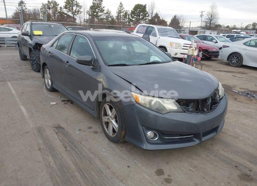 2014 Toyota Camry SE (VIN 4T1BF1FK8EU473419) main photo