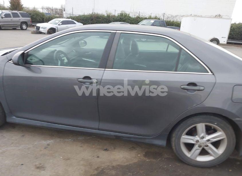 Photo 14 of 2014 Toyota Camry SE (VIN 4T1BF1FK8EU473419)