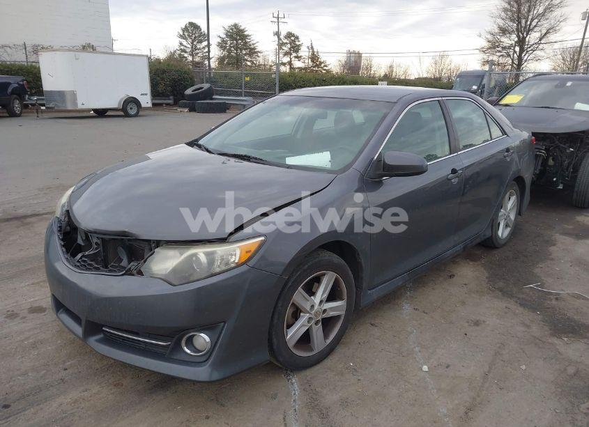 Photo 2 of 2014 Toyota Camry SE (VIN 4T1BF1FK8EU473419)