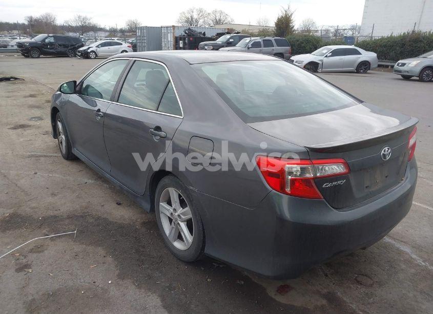 Photo 3 of 2014 Toyota Camry SE (VIN 4T1BF1FK8EU473419)