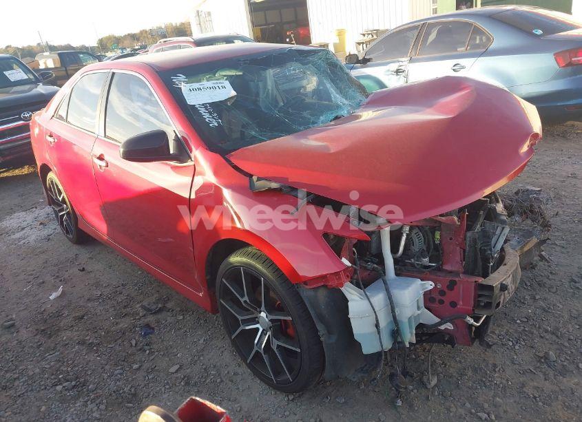 2014 Toyota Camry SE (VIN 4T1BF1FK8EU742194) main photo