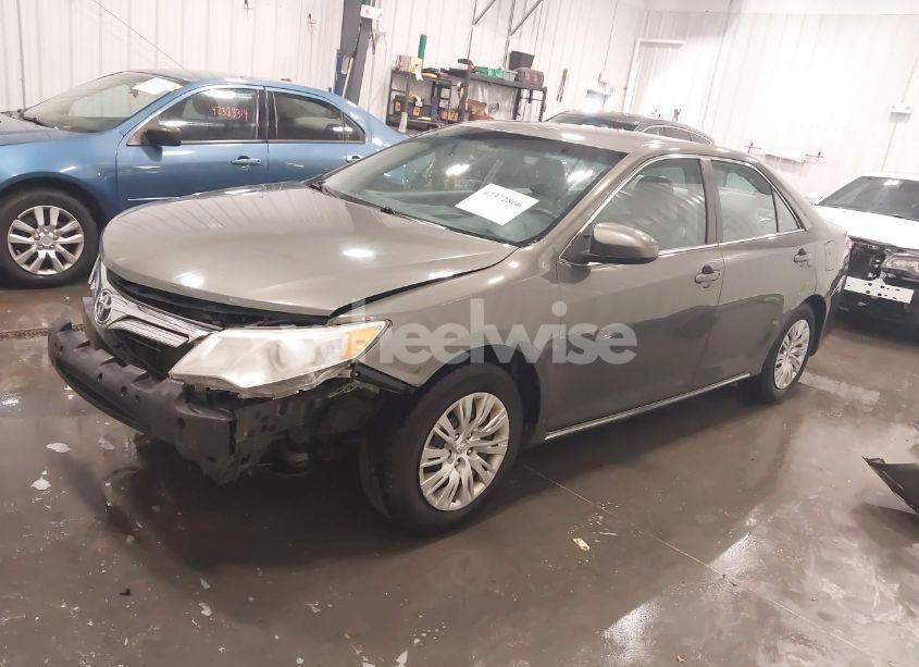 Photo 2 of 2014 Toyota Camry LE (VIN 4T1BF1FK8EU749498)