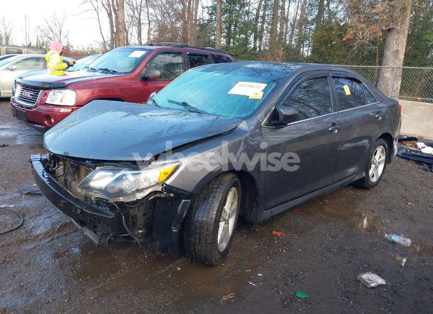 Photo 2 of 2014 Toyota Camry SE (VIN 4T1BF1FK8EU750912)
