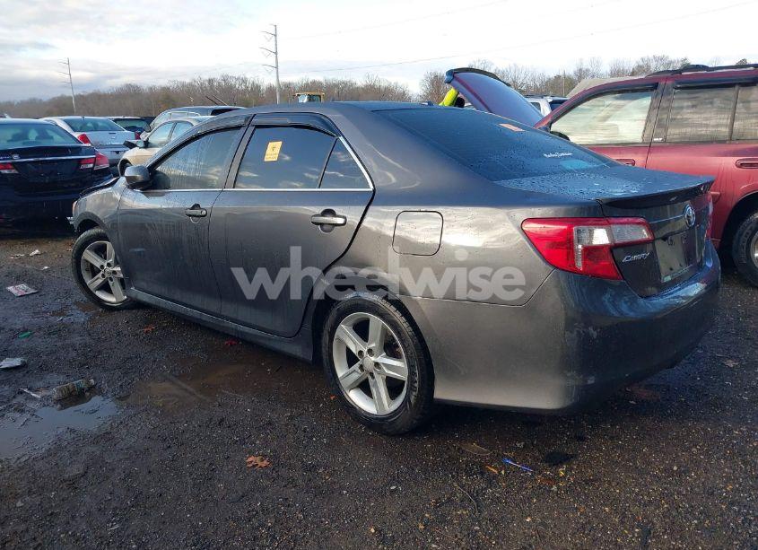 Photo 3 of 2014 Toyota Camry SE (VIN 4T1BF1FK8EU750912)