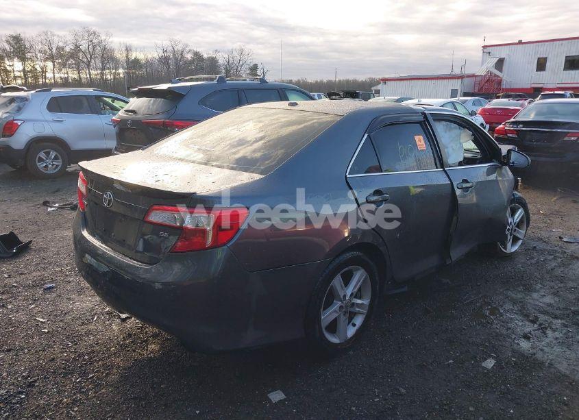 Photo 4 of 2014 Toyota Camry SE (VIN 4T1BF1FK8EU750912)