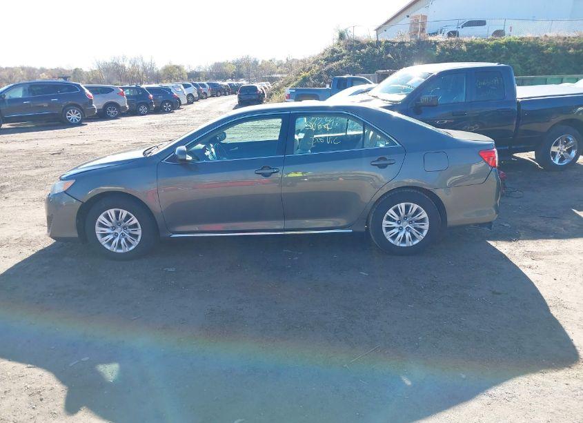 Photo 14 of 2014 Toyota Camry LE (VIN 4T1BF1FK8EU757150)