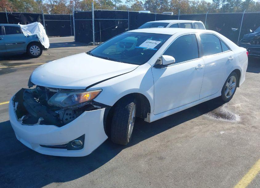 Photo 2 of 2014 Toyota Camry SE (VIN 4T1BF1FK8EU765734)