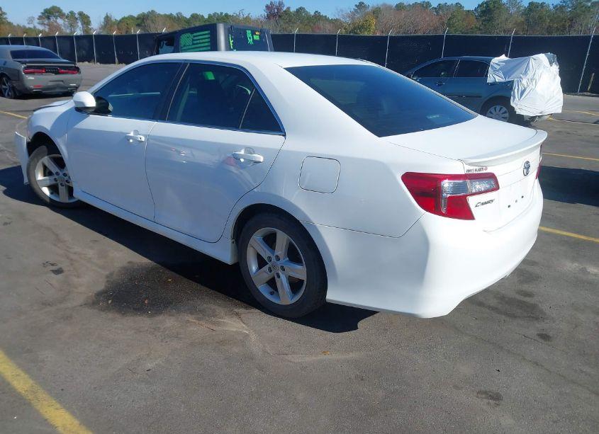 Photo 3 of 2014 Toyota Camry SE (VIN 4T1BF1FK8EU765734)
