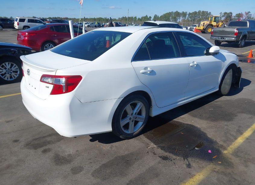 Photo 4 of 2014 Toyota Camry SE (VIN 4T1BF1FK8EU765734)