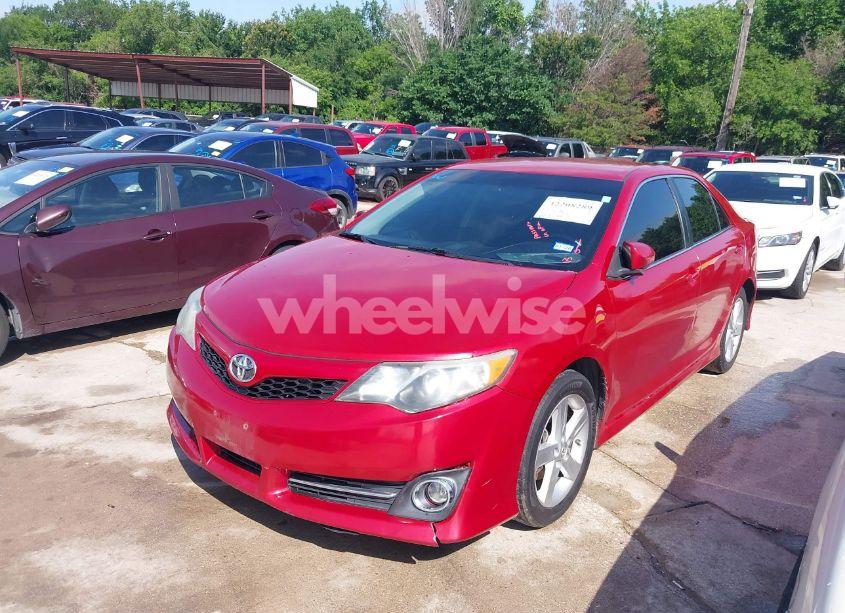Photo 2 of 2014 Toyota Camry SE (VIN 4T1BF1FK8EU785708)