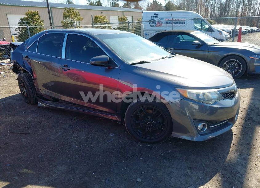 2014 Toyota Camry SE (VIN 4T1BF1FK8EU788429) main photo