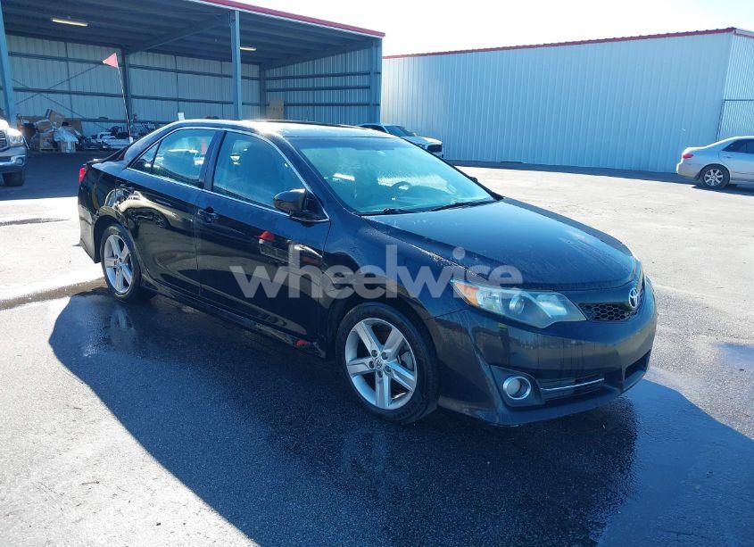 2014 Toyota Camry SE (VIN 4T1BF1FK8EU788866) main photo