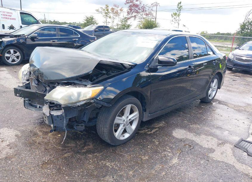 Photo 2 of 2014 Toyota Camry SE (VIN 4T1BF1FK8EU790472)
