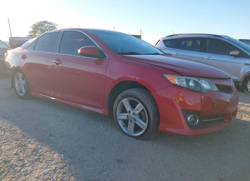 2014 Toyota Camry SE (VIN 4T1BF1FK8EU810722) main photo