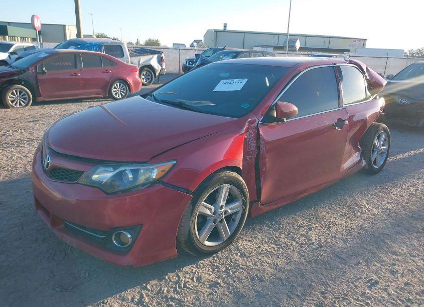 Photo 2 of 2014 Toyota Camry SE (VIN 4T1BF1FK8EU810722)