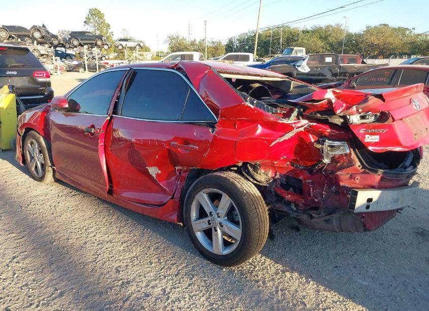 Photo 3 of 2014 Toyota Camry SE (VIN 4T1BF1FK8EU810722)