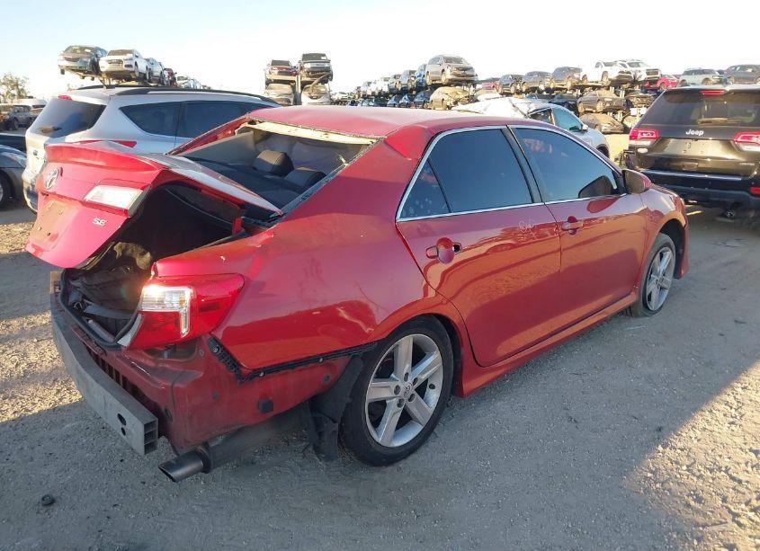 Photo 4 of 2014 Toyota Camry SE (VIN 4T1BF1FK8EU810722)